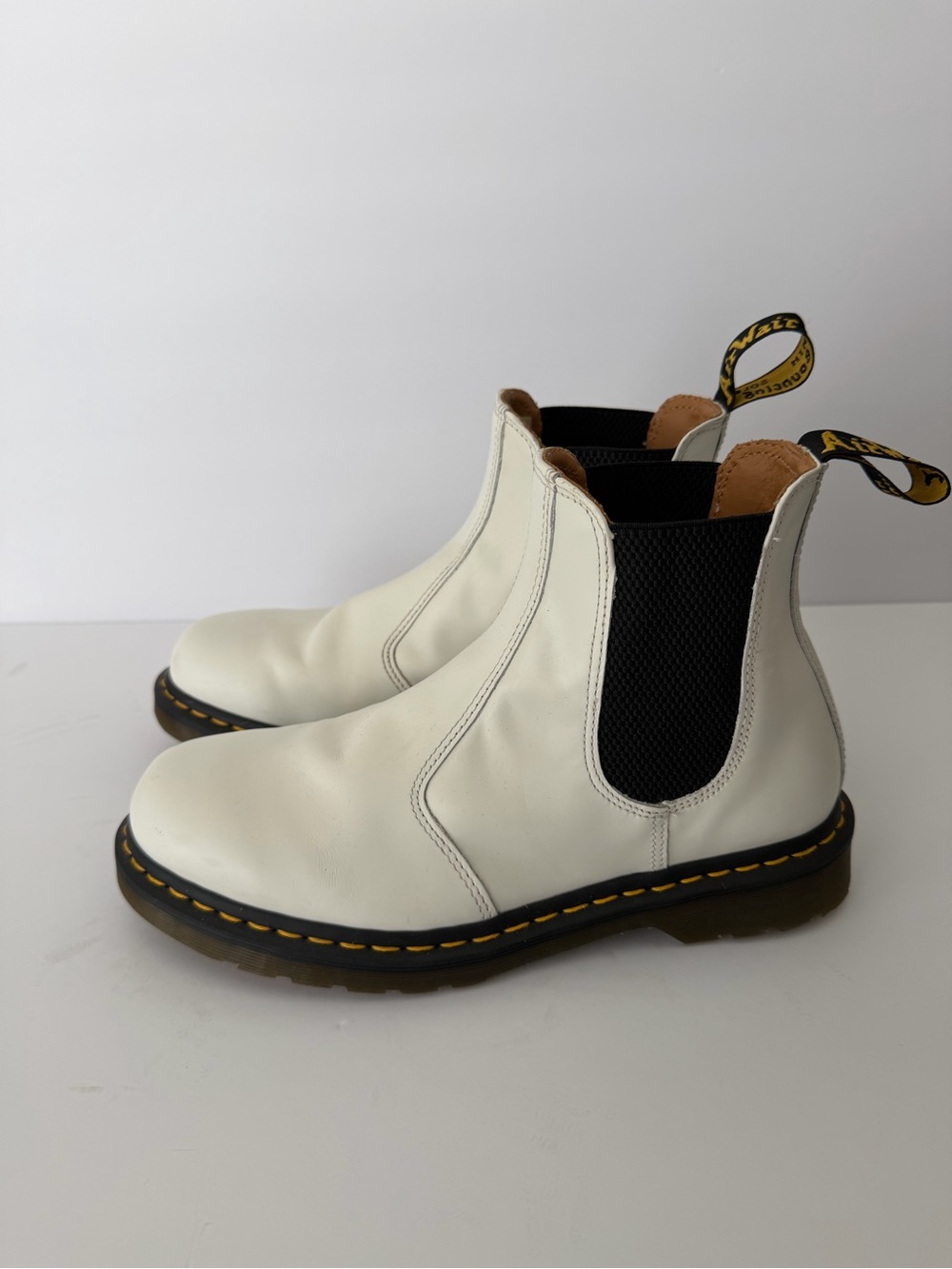 Dr. Martens 2976 Smooth White Leather Chelsea Boots Women’s 10 Men’s 9